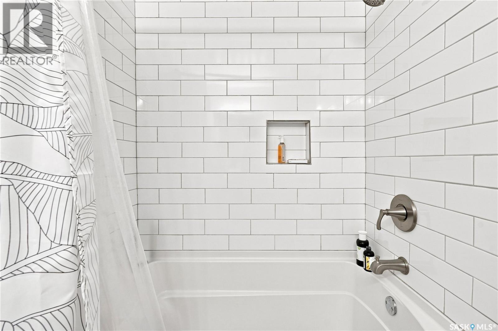 29 Everett Crescent, Regina, SK - Indoor Photo Showing Bathroom