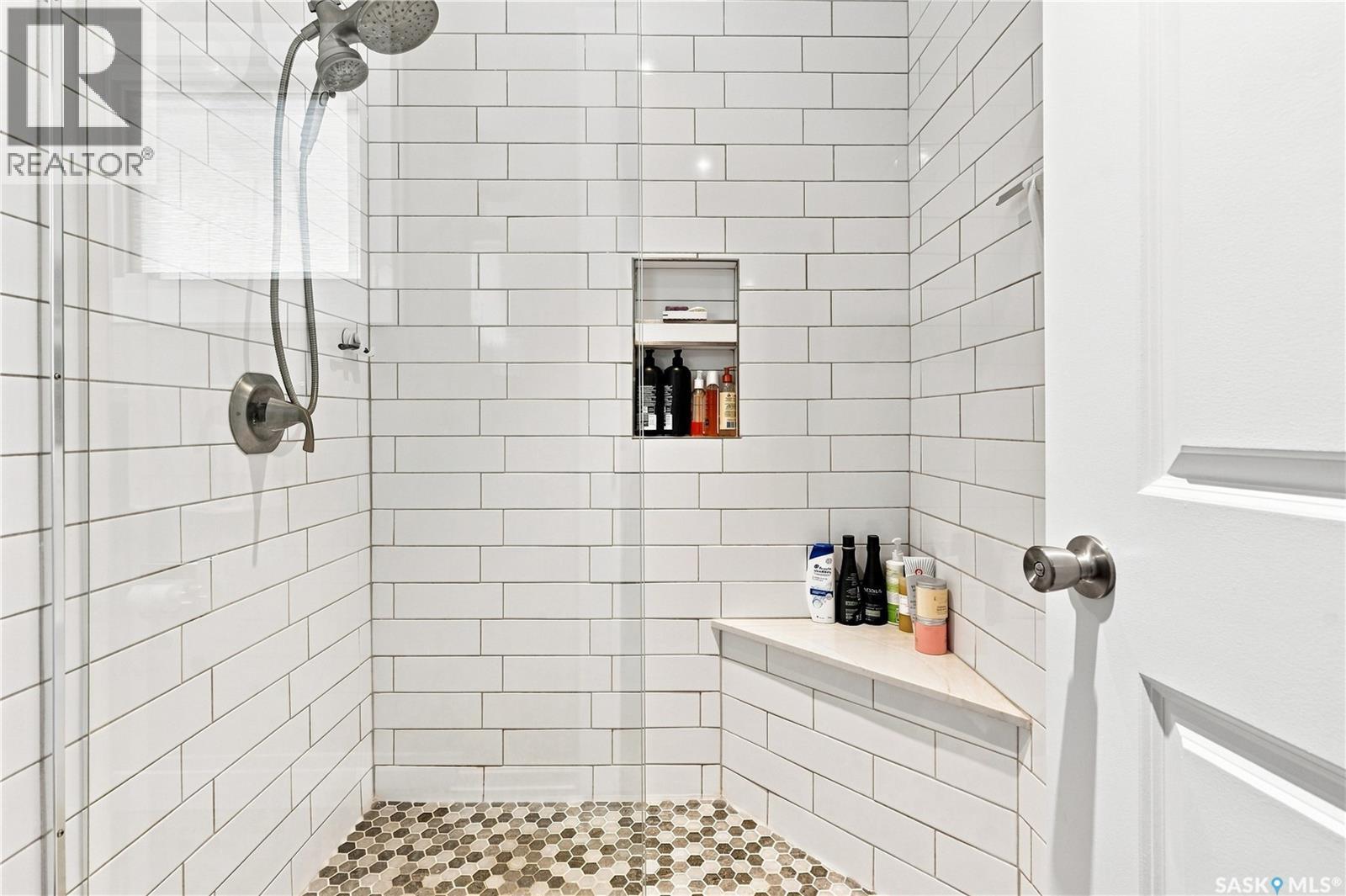 29 Everett Crescent, Regina, SK - Indoor Photo Showing Bathroom