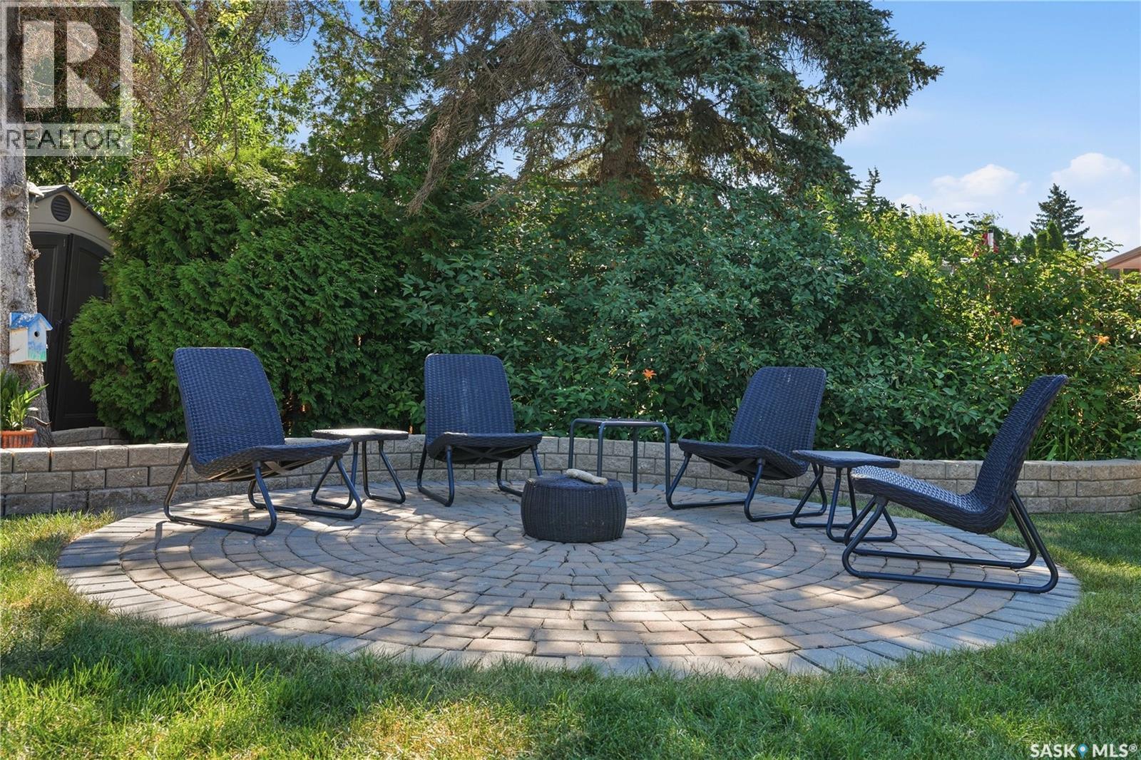 29 Everett Crescent, Regina, SK - Outdoor