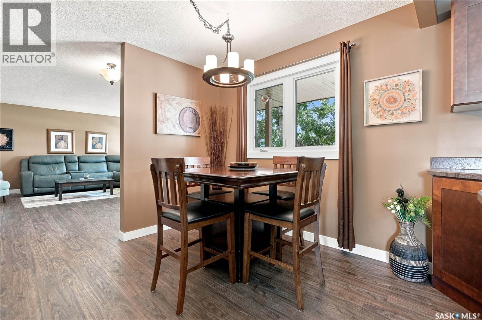 29 Everett Crescent, Regina, SK - Indoor Photo Showing Dining Room