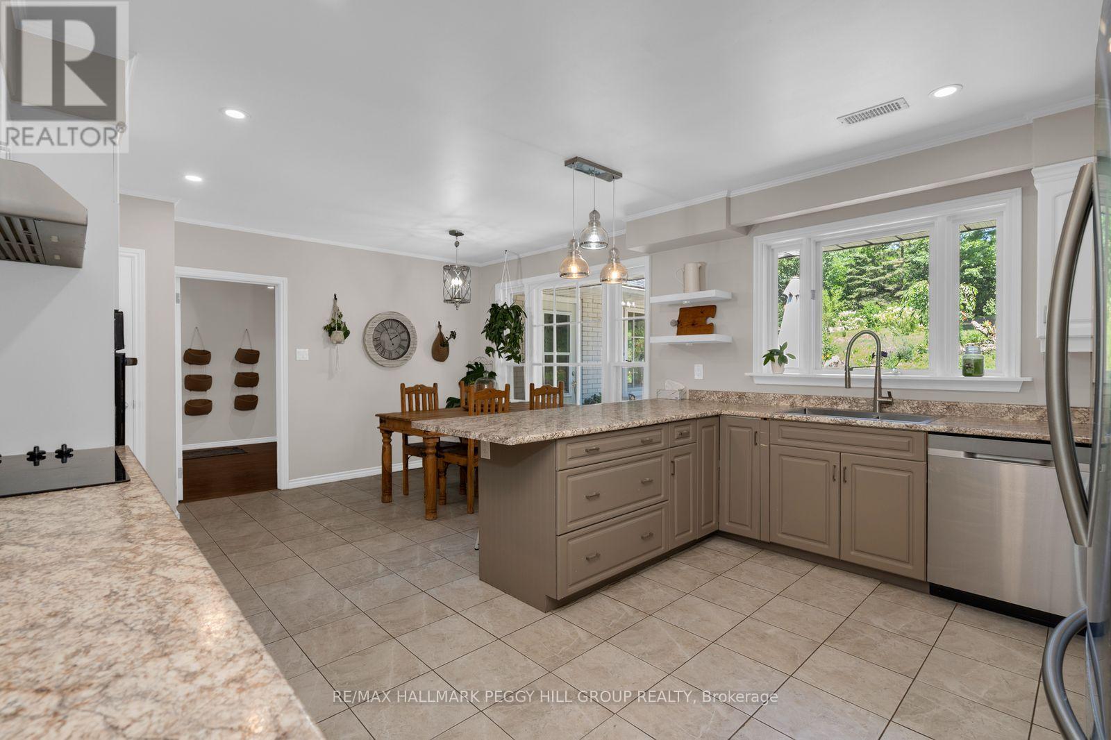 1863 Tiny Beaches Road S, Tiny, ON - Indoor Photo Showing Kitchen