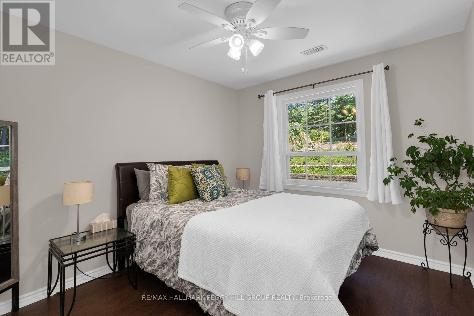 1863 Tiny Beaches Road S, Tiny, ON - Indoor Photo Showing Bedroom