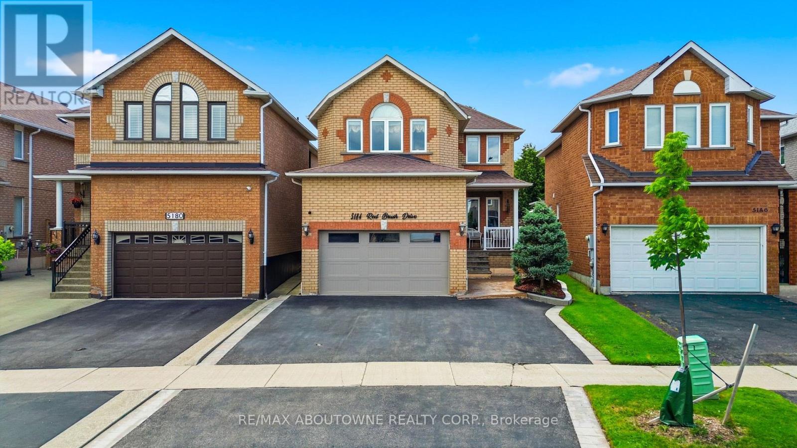 5184 Red Brush Drive, Mississauga, ON - Outdoor With Facade