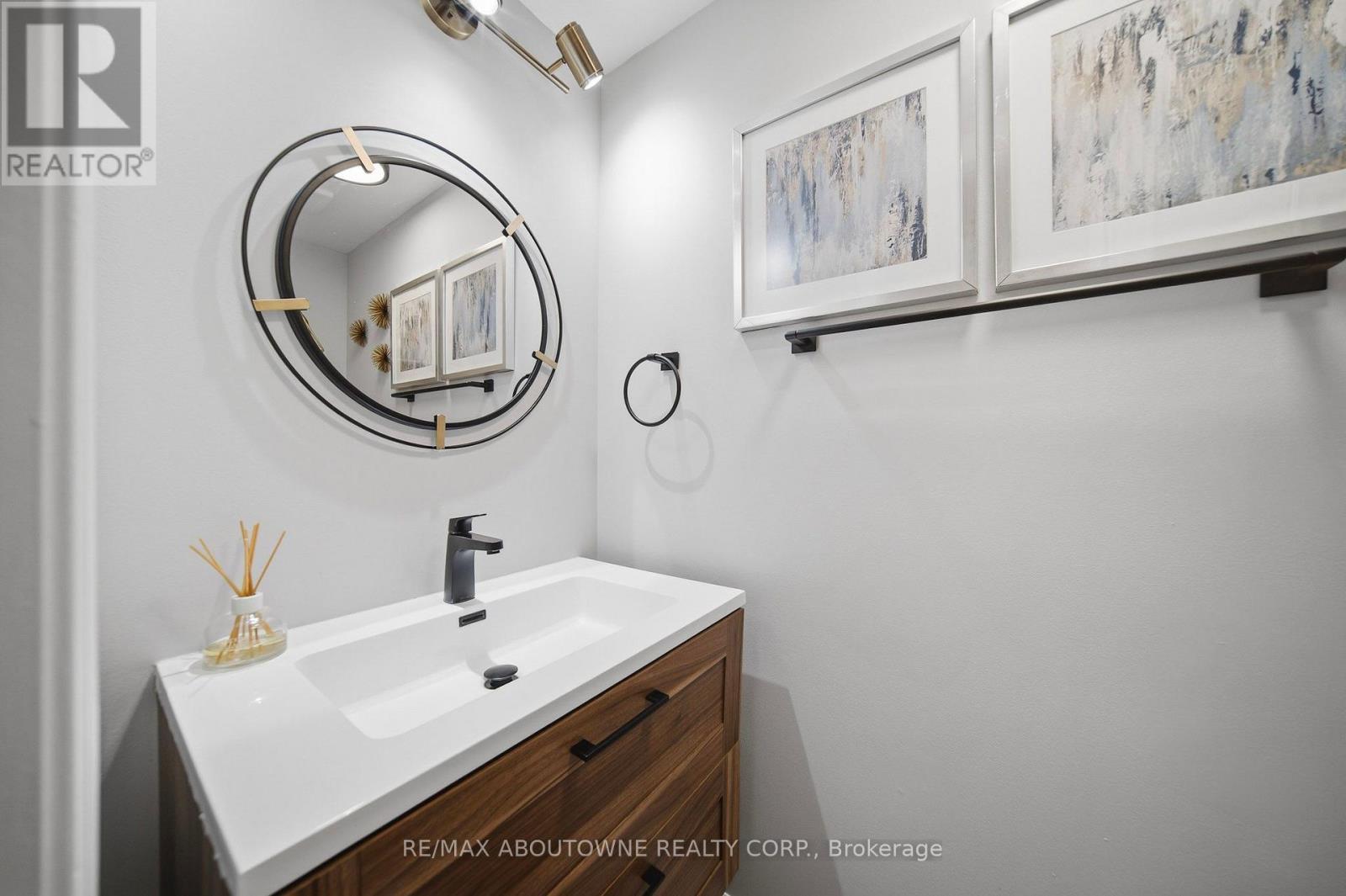 5184 Red Brush Drive, Mississauga, ON - Indoor Photo Showing Bathroom