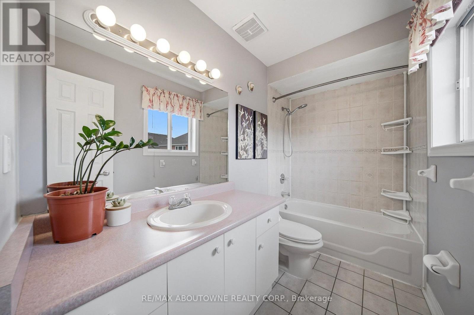 5184 Red Brush Drive, Mississauga, ON - Indoor Photo Showing Bathroom