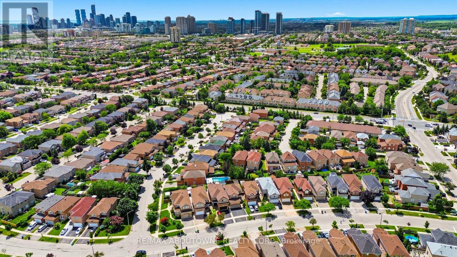 5184 Red Brush Drive, Mississauga, ON - Outdoor With View