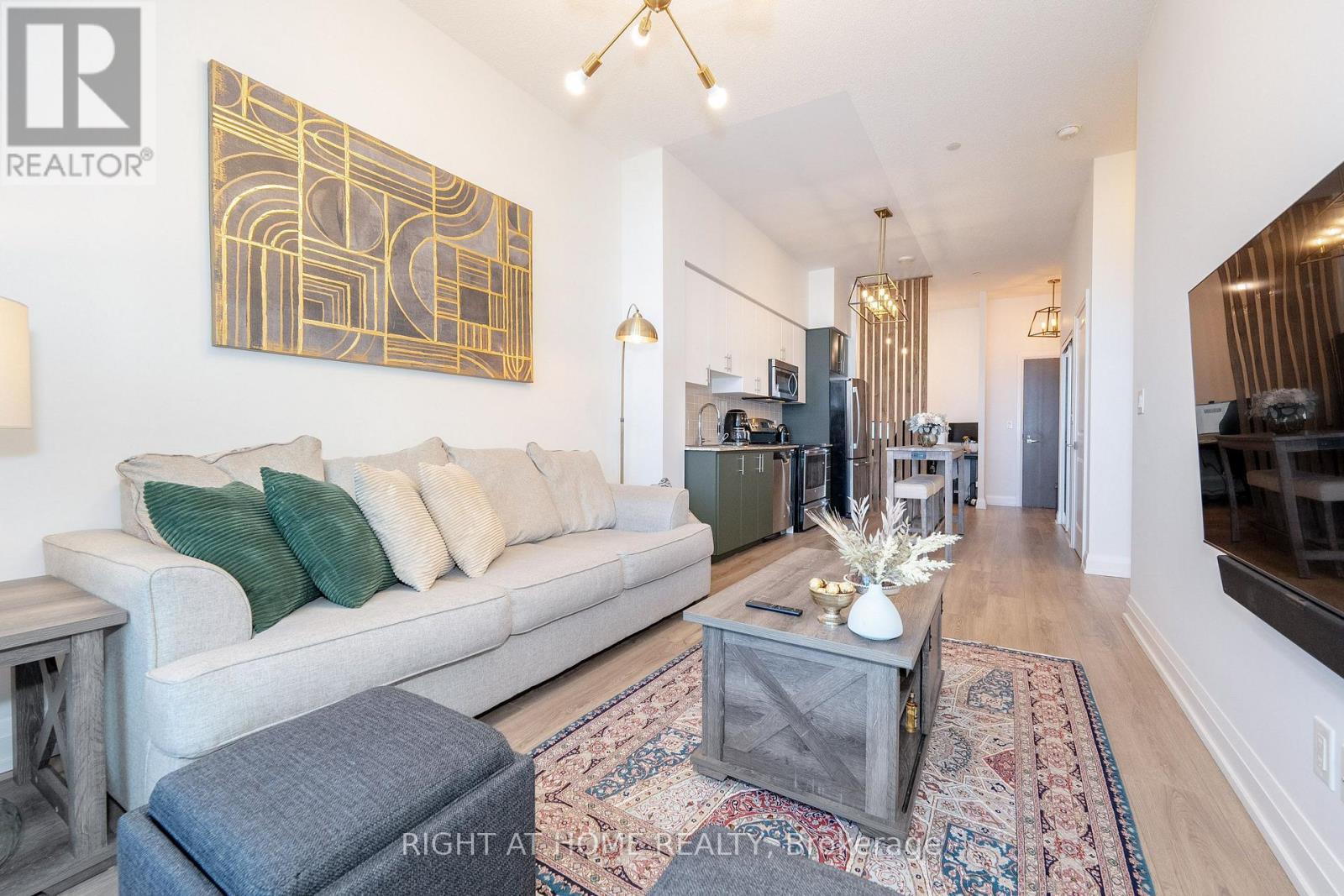 306 - 7171 Yonge Street, Markham, ON - Indoor Photo Showing Living Room