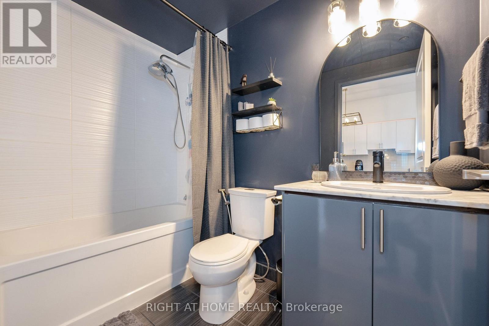 306 - 7171 Yonge Street, Markham, ON - Indoor Photo Showing Bathroom