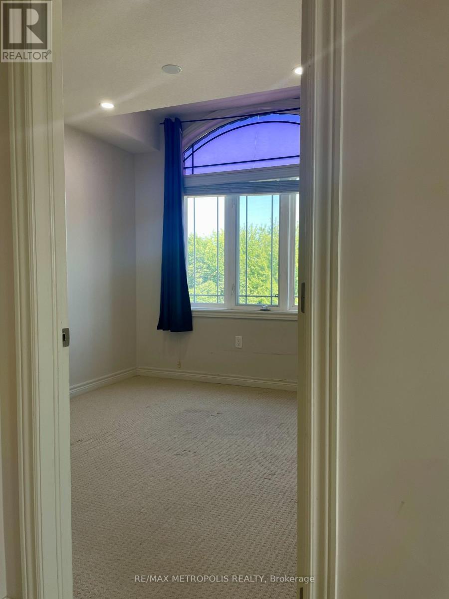 2 Doon Creek Street, Kitchener, ON - Indoor Photo Showing Other Room