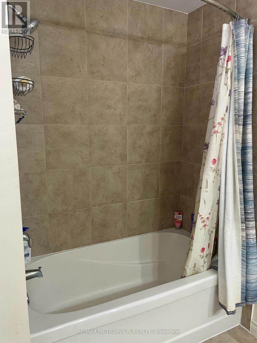 2 Doon Creek Street, Kitchener, ON - Indoor Photo Showing Bathroom