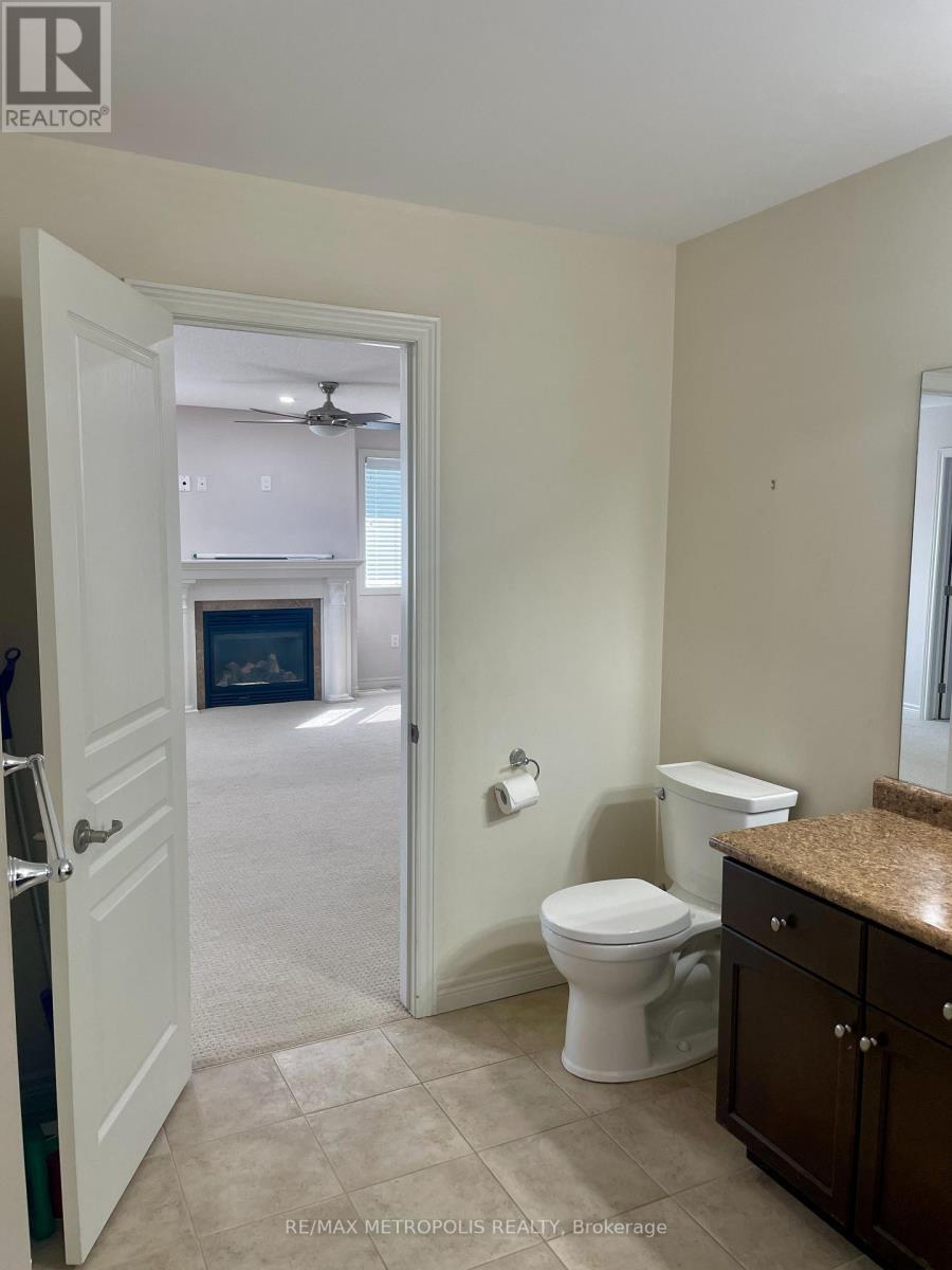 2 Doon Creek Street, Kitchener, ON - Indoor Photo Showing Bathroom