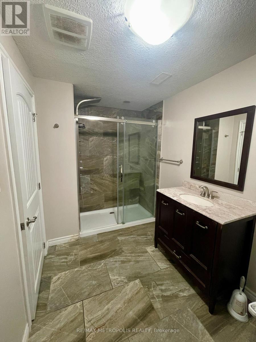 2 Doon Creek Street, Kitchener, ON - Indoor Photo Showing Bathroom