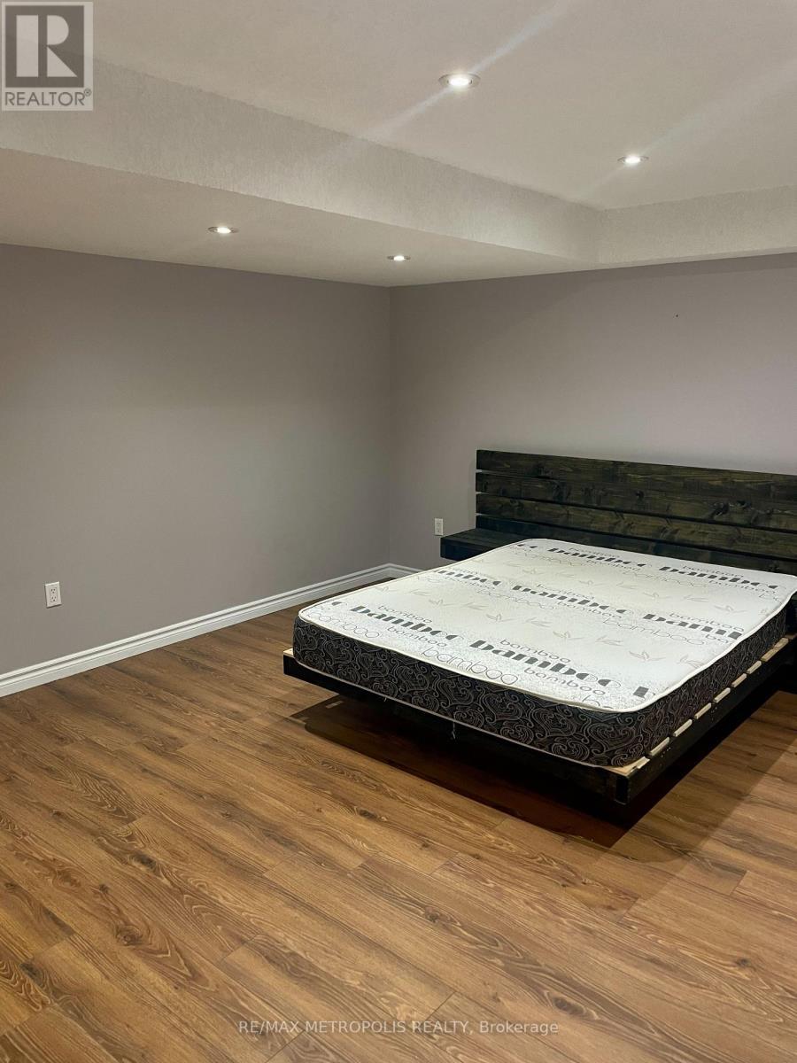 2 Doon Creek Street, Kitchener, ON - Indoor Photo Showing Bedroom