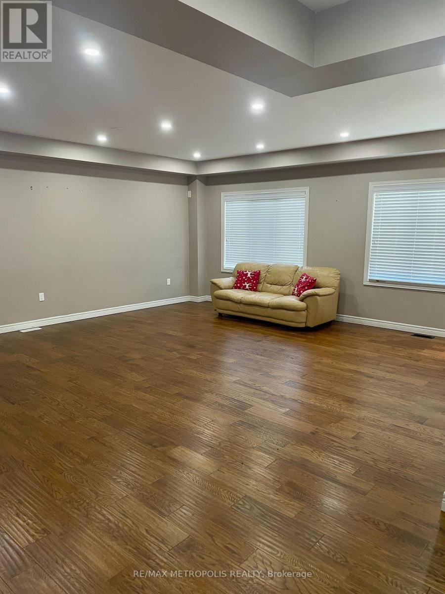 2 Doon Creek Street, Kitchener, ON - Indoor Photo Showing Other Room
