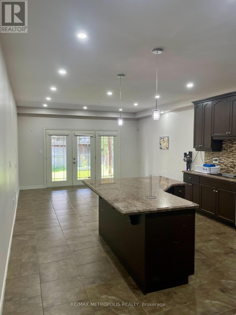 2 Doon Creek Street, Kitchener, ON - Indoor Photo Showing Kitchen