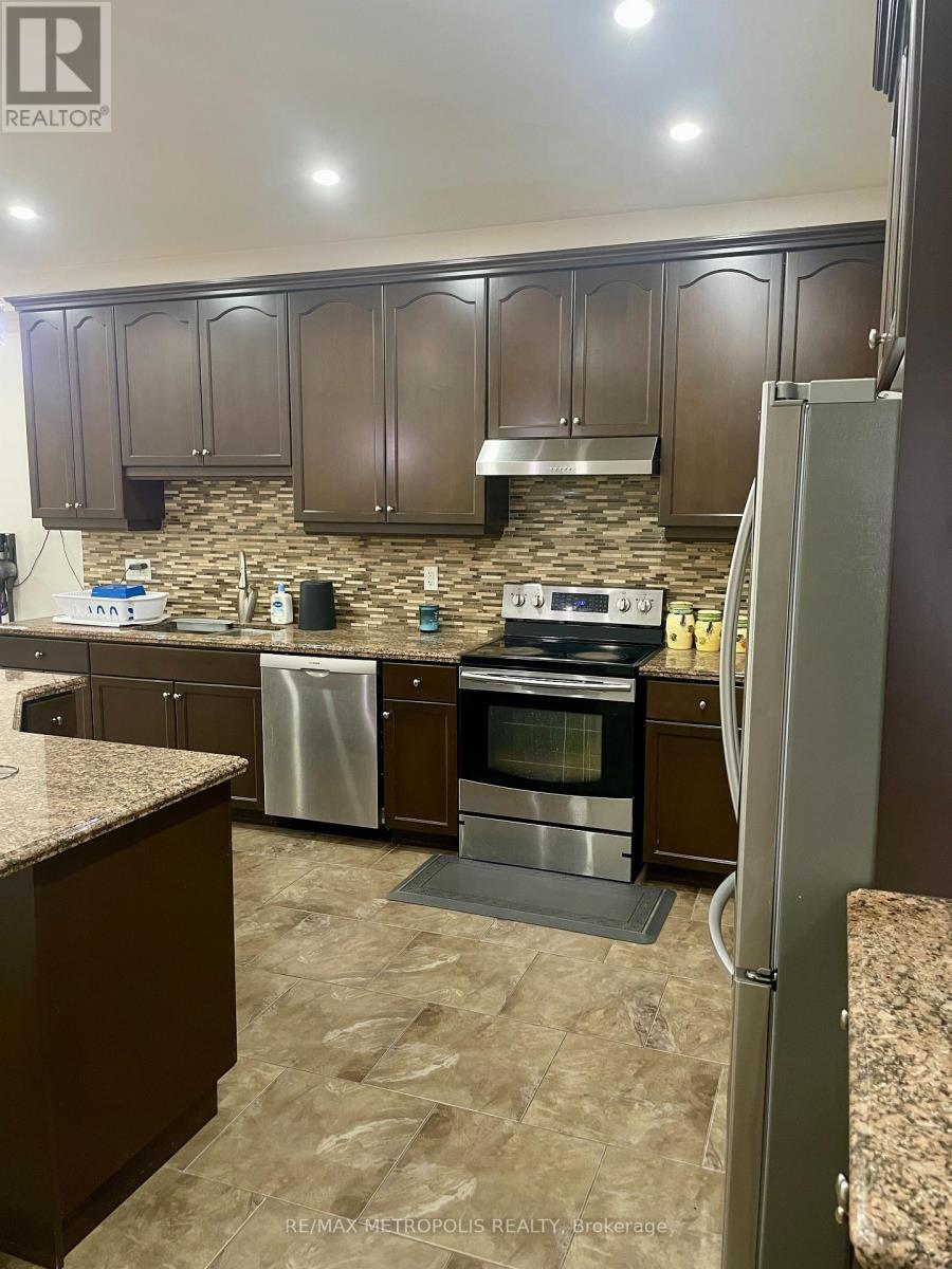 2 Doon Creek Street, Kitchener, ON - Indoor Photo Showing Kitchen With Upgraded Kitchen