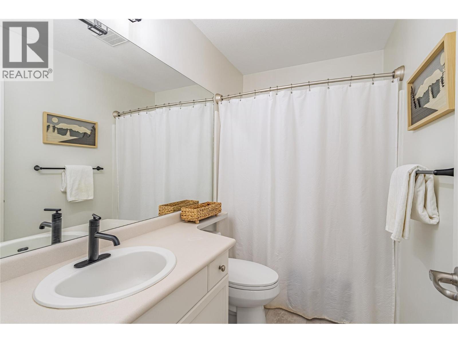 Main full bathroom - 3825 Glen Canyon Drive Unit# 104, West Kelowna, BC - Indoor Photo Showing Bathroom