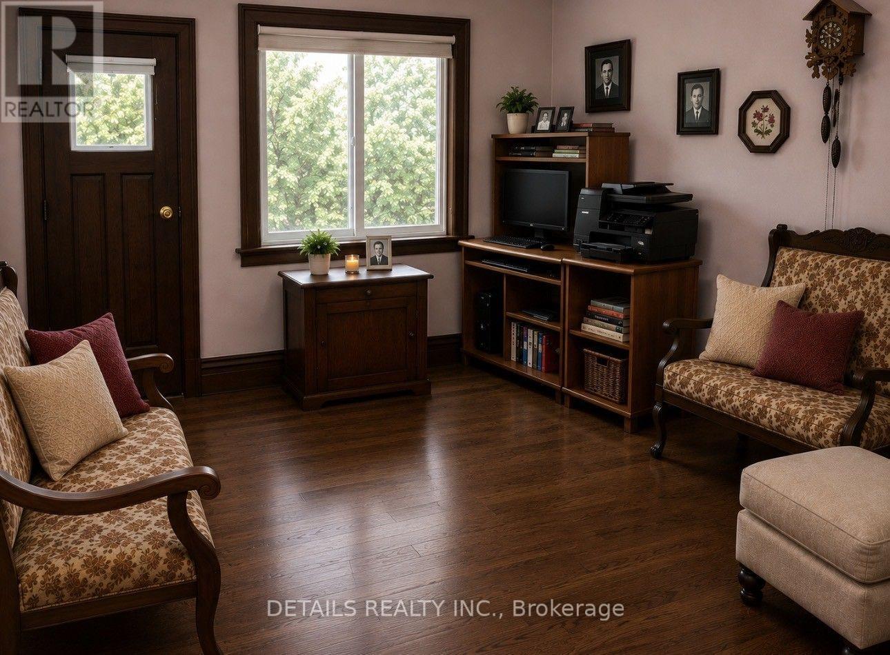 Living Room - 88 Helena Street, Ottawa, ON - Indoor Photo Showing Living Room