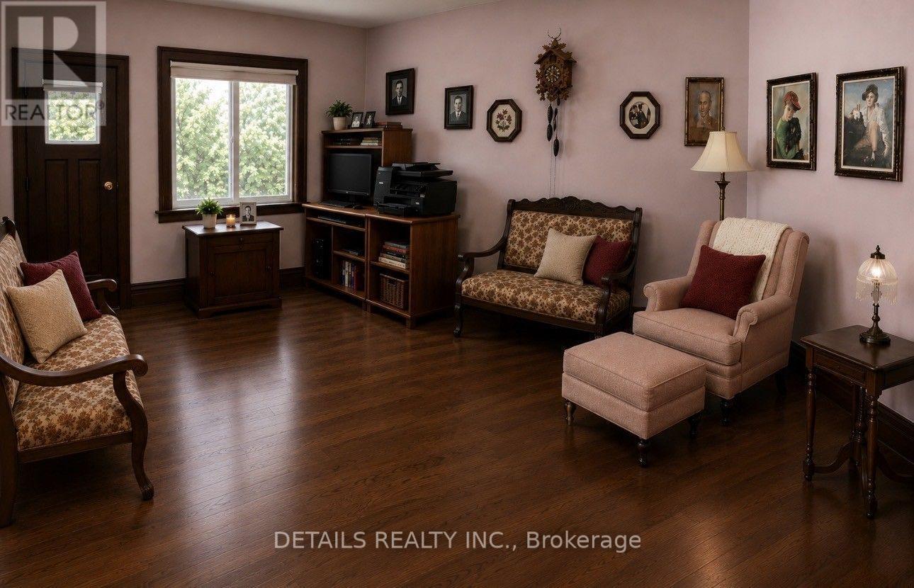 Living Room - 88 Helena Street, Ottawa, ON - Indoor Photo Showing Living Room