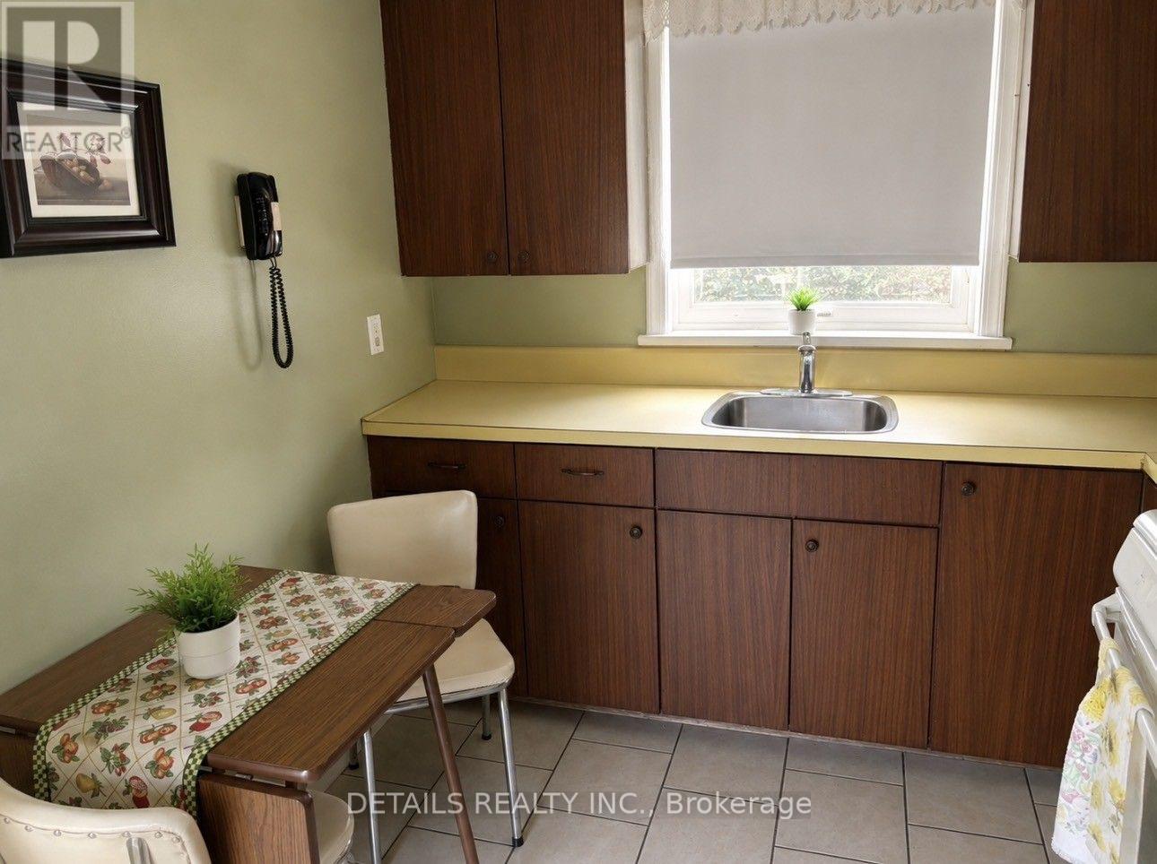 Kitchen - 88 Helena Street, Ottawa, ON - Indoor Photo Showing Kitchen