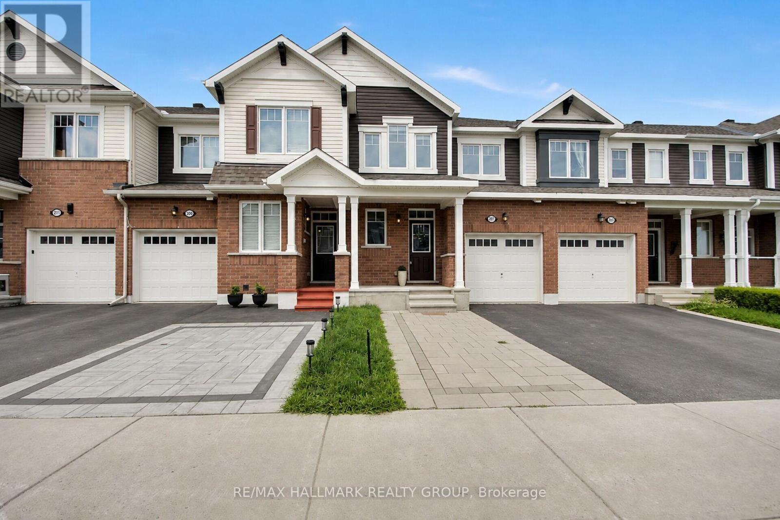 207 Willow Aster Circle, Ottawa, ON - Outdoor With Facade