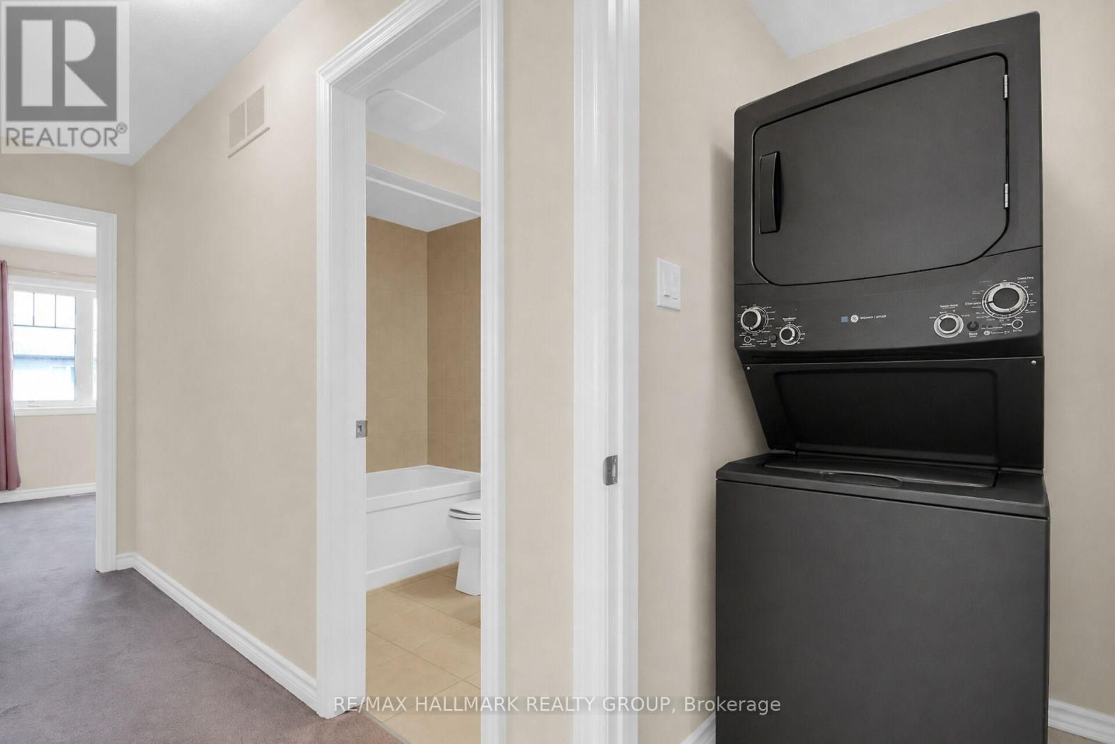 207 Willow Aster Circle, Ottawa, ON - Indoor Photo Showing Laundry Room