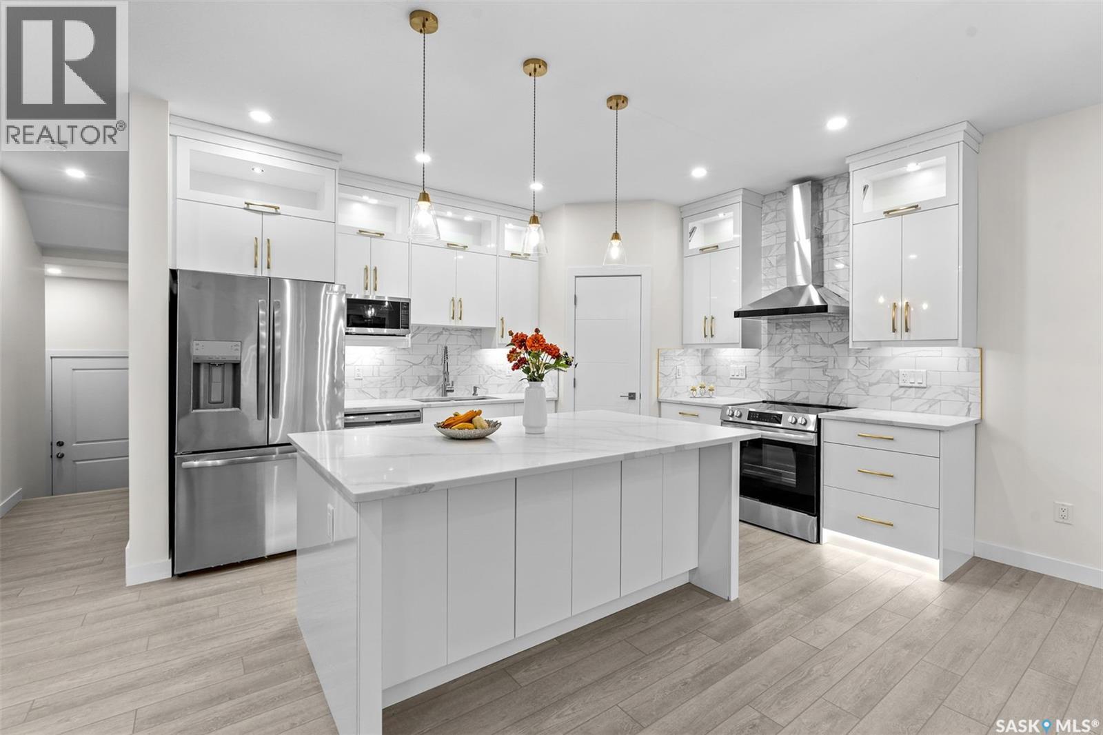 138 Sharma Lane, Saskatoon, SK - Indoor Photo Showing Kitchen With Upgraded Kitchen