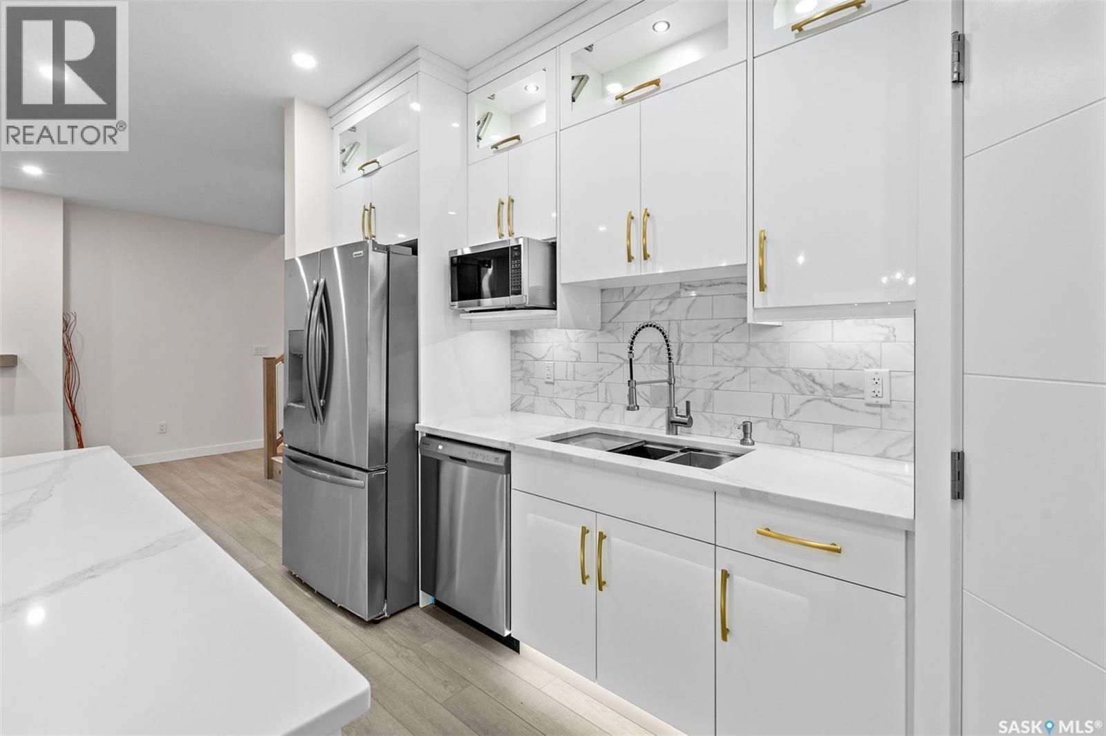 138 Sharma Lane, Saskatoon, SK - Indoor Photo Showing Kitchen With Double Sink With Upgraded Kitchen