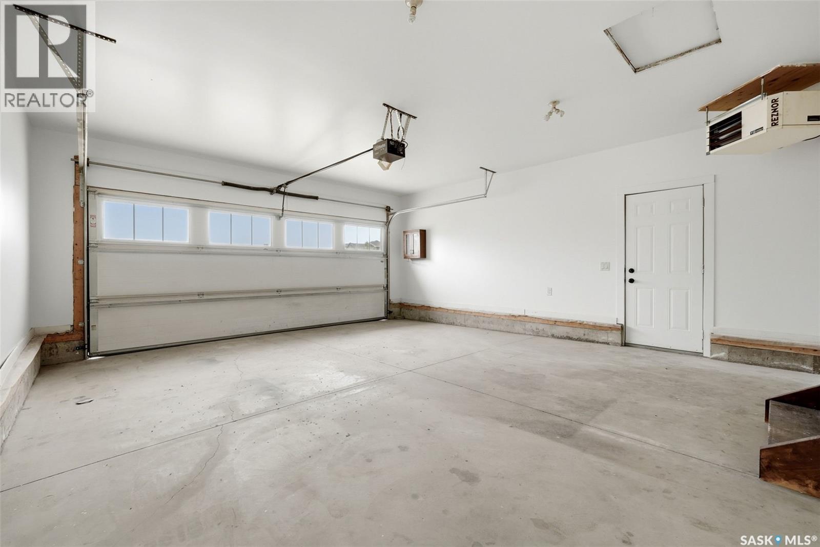 5257 Canuck Crescent, Regina, SK - Indoor Photo Showing Garage
