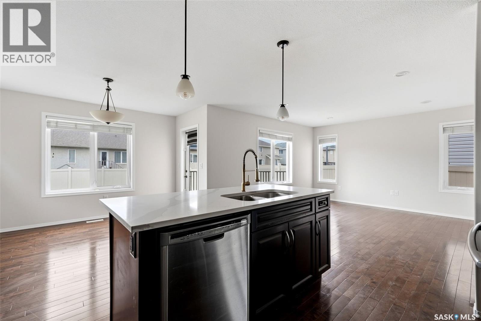 5257 Canuck Crescent, Regina, SK - Indoor Photo Showing Kitchen With Double Sink