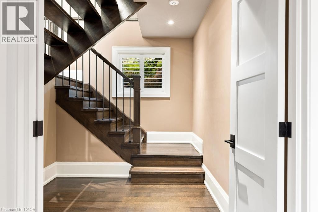 253 Rossmore Boulevard, Burlington, ON - Indoor Photo Showing Other Room