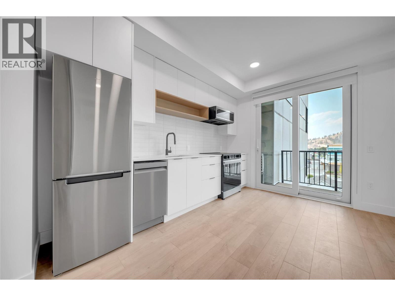 620 Coronation Avenue Unit# 409, Kelowna, BC - Indoor Photo Showing Kitchen