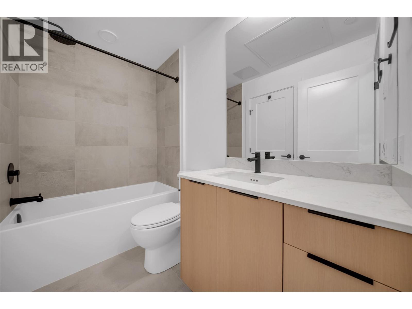 620 Coronation Avenue Unit# 409, Kelowna, BC - Indoor Photo Showing Bathroom