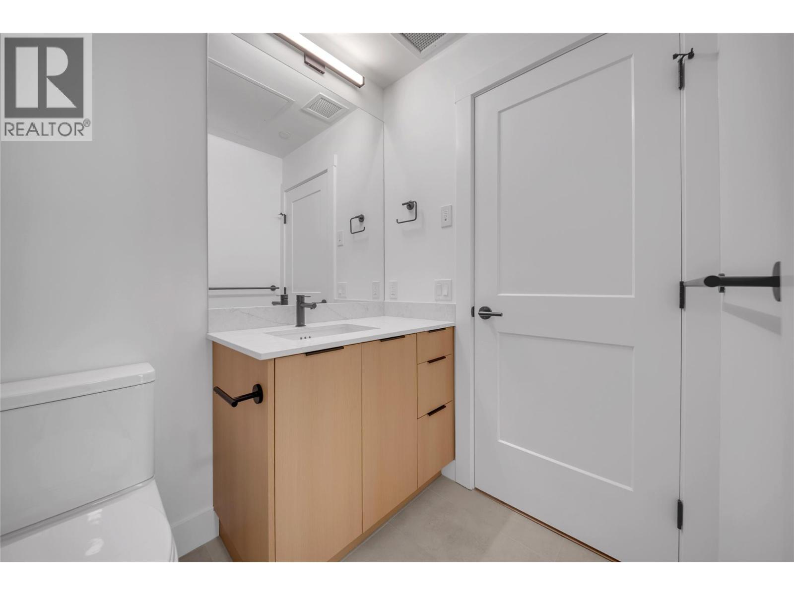 620 Coronation Avenue Unit# 409, Kelowna, BC - Indoor Photo Showing Bathroom
