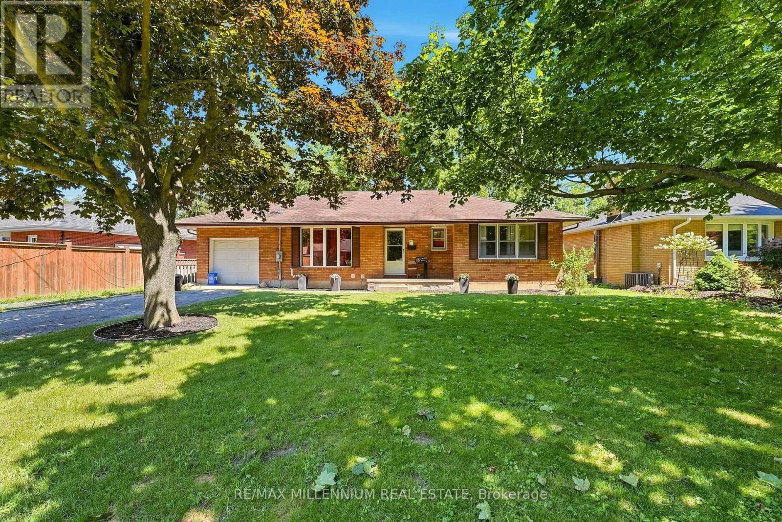 22 Montgomery Road, St. Thomas, ON - Outdoor