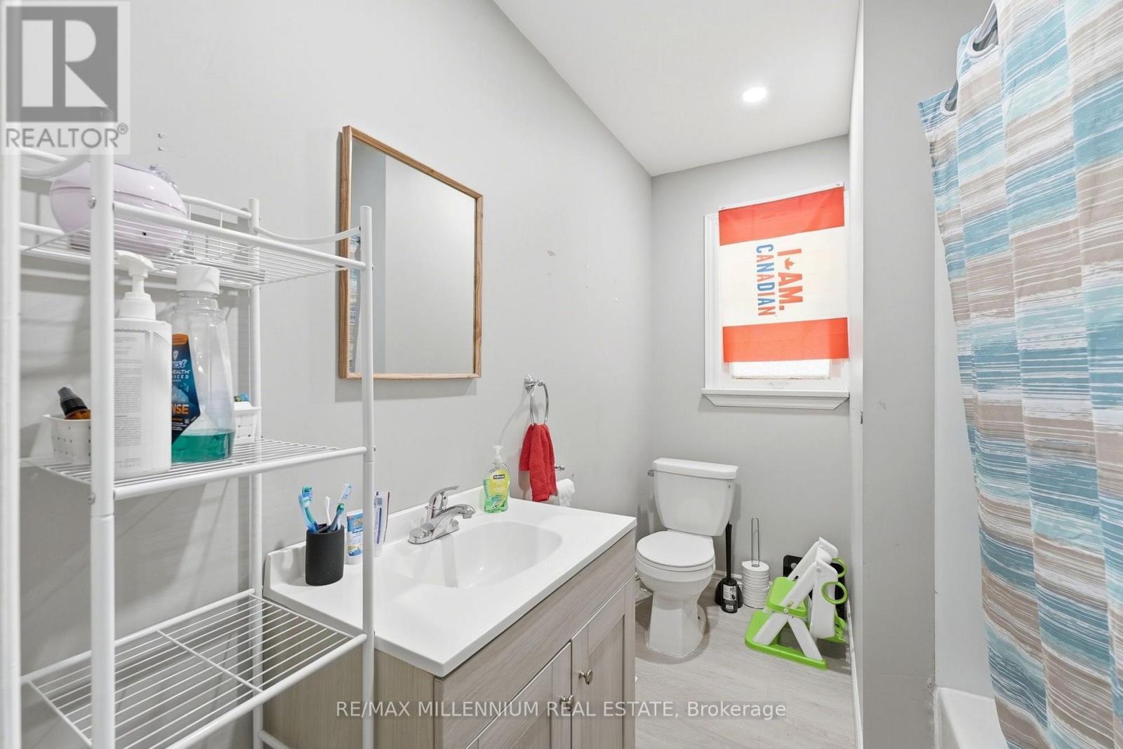 22 Montgomery Road, St. Thomas, ON - Indoor Photo Showing Bathroom
