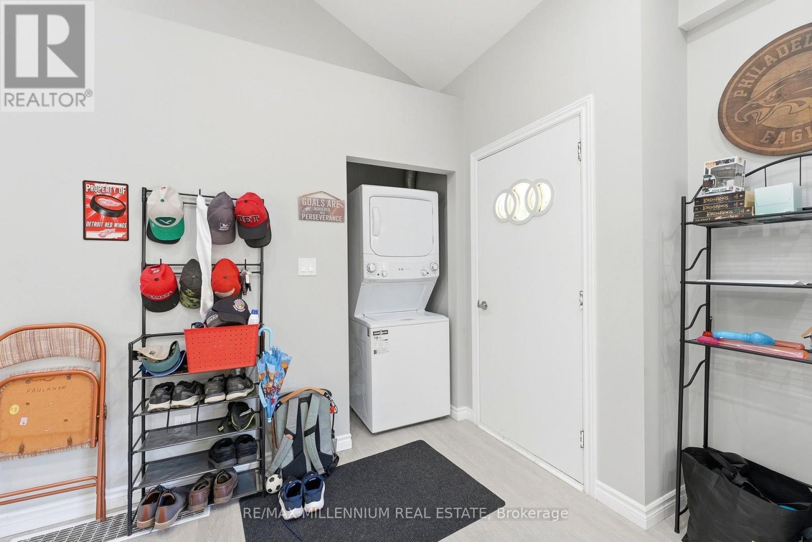 22 Montgomery Road, St. Thomas, ON - Indoor Photo Showing Laundry Room