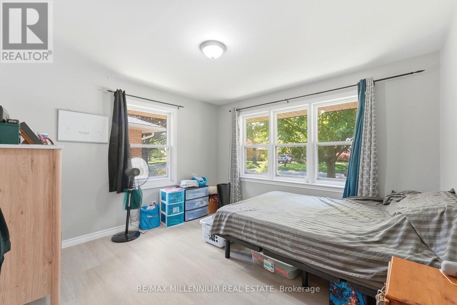 22 Montgomery Road, St. Thomas, ON - Indoor Photo Showing Bedroom