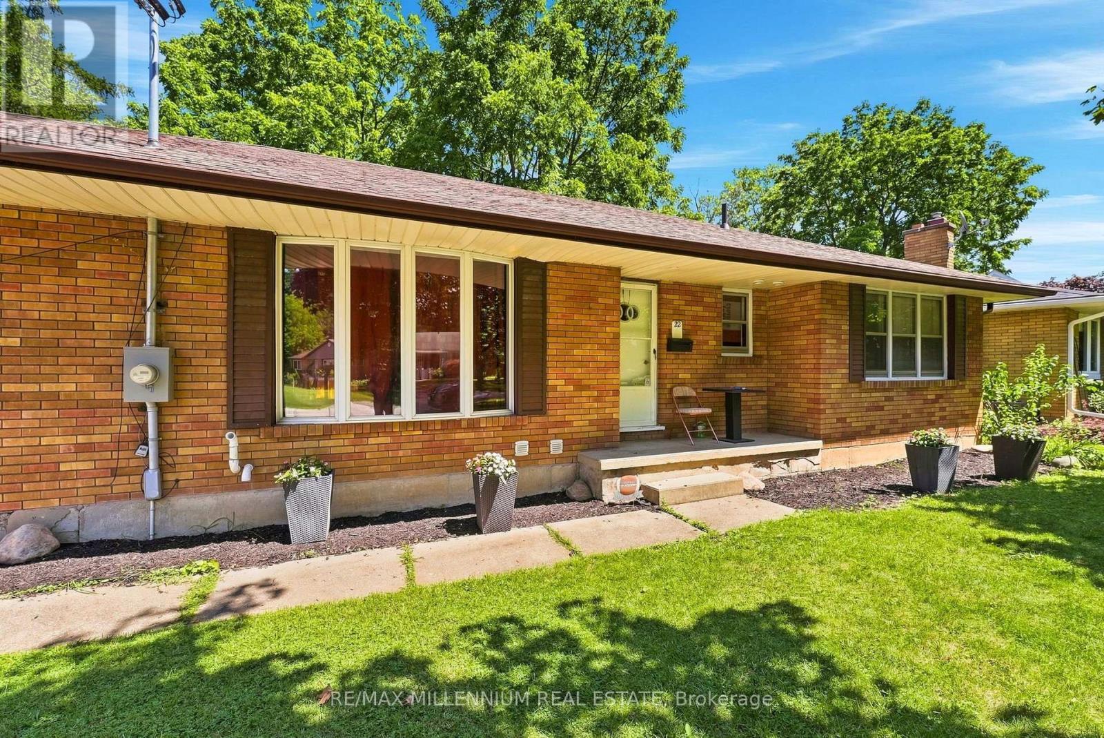 22 Montgomery Road, St. Thomas, ON - Outdoor