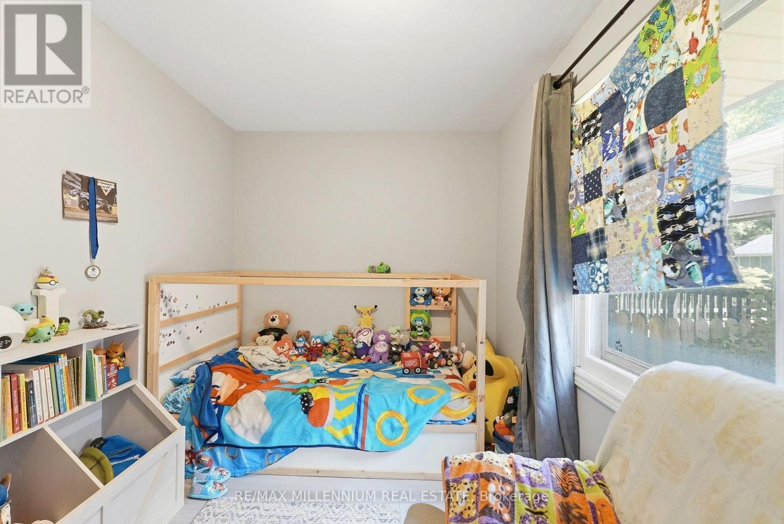 22 Montgomery Road, St. Thomas, ON - Indoor Photo Showing Bedroom