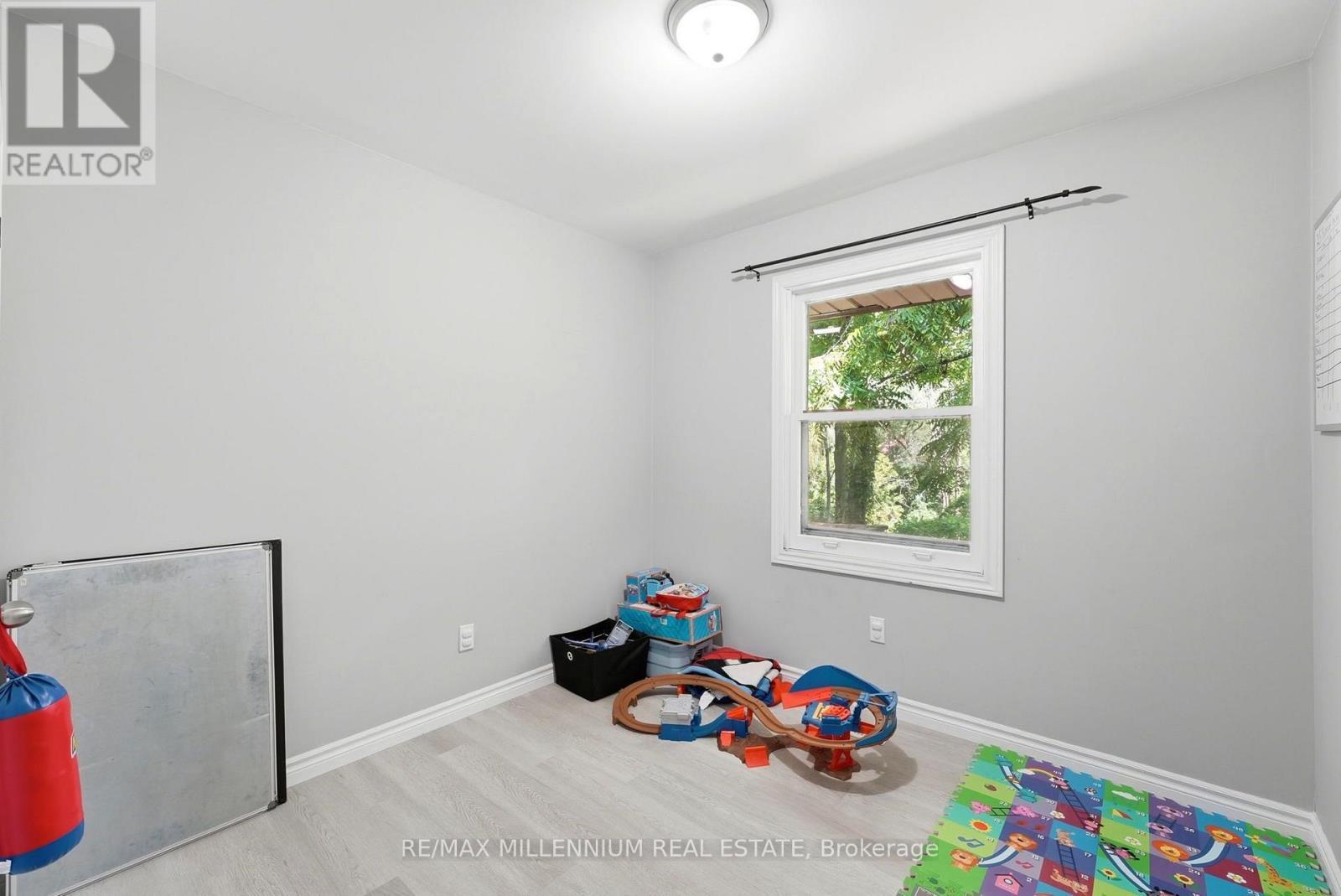 22 Montgomery Road, St. Thomas, ON - Indoor