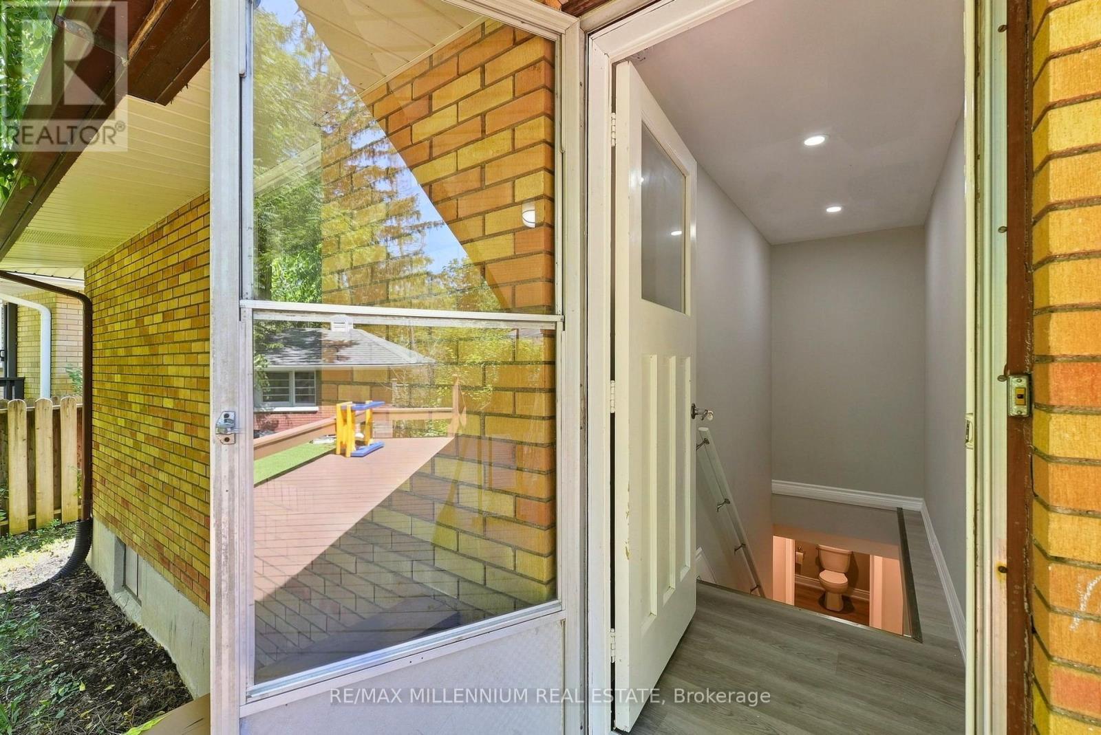 22 Montgomery Road, St. Thomas, ON - With Exterior