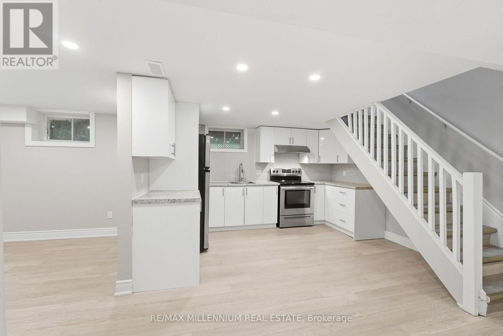 22 Montgomery Road, St. Thomas, ON - Indoor Photo Showing Kitchen