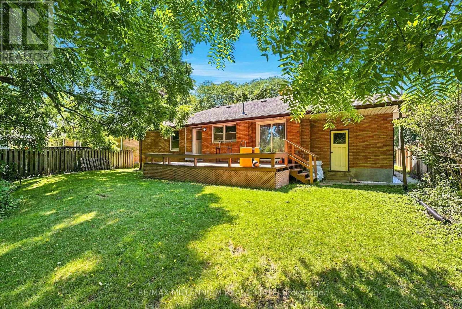 22 Montgomery Road, St. Thomas, ON - Outdoor With Deck Patio Veranda