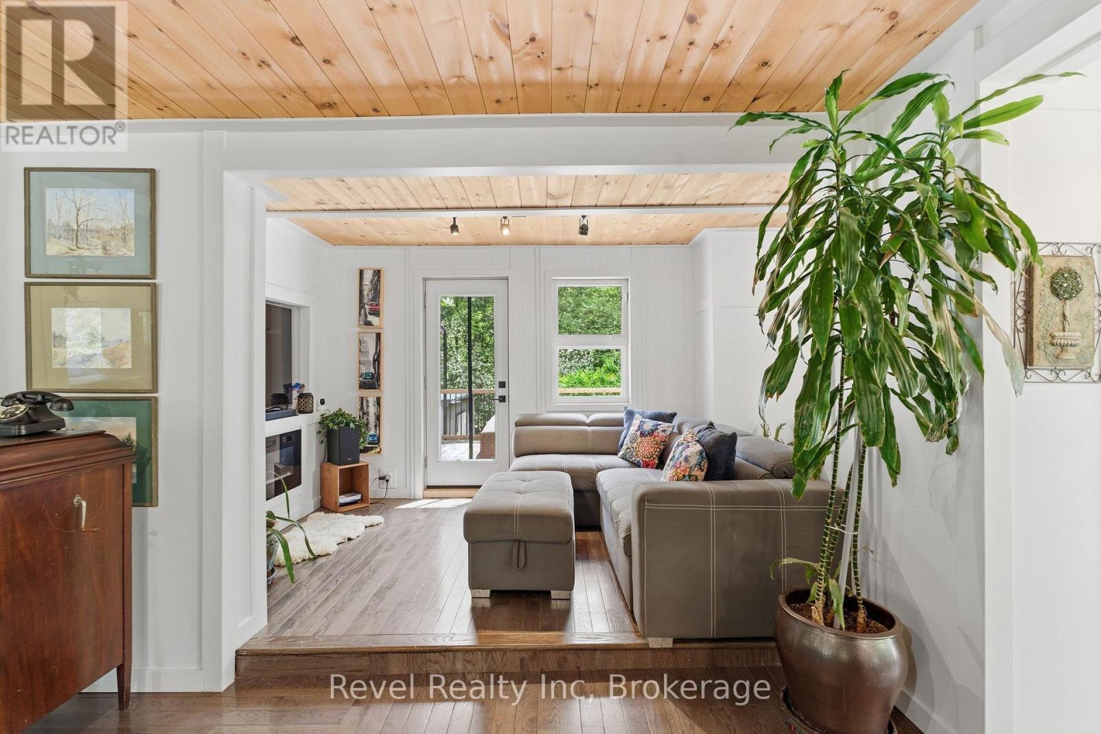 22 Camp Road, Mckellar, ON - Indoor