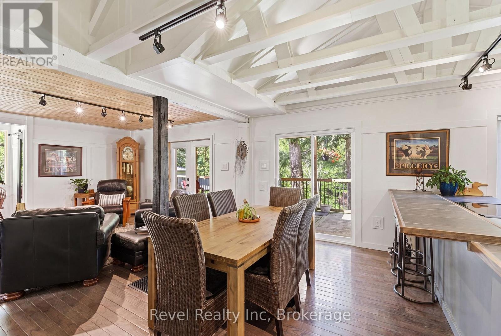 22 Camp Road, Mckellar, ON - Indoor Photo Showing Dining Room