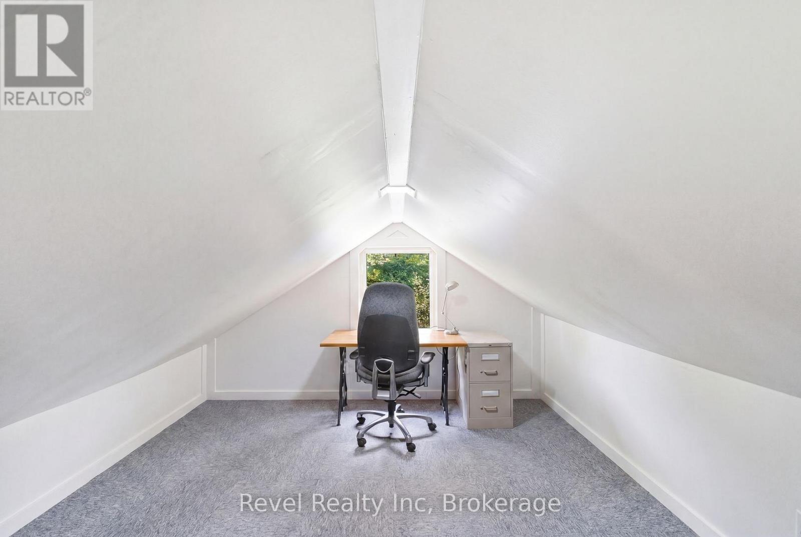 22 Camp Road, Mckellar, ON - Indoor Photo Showing Other Room