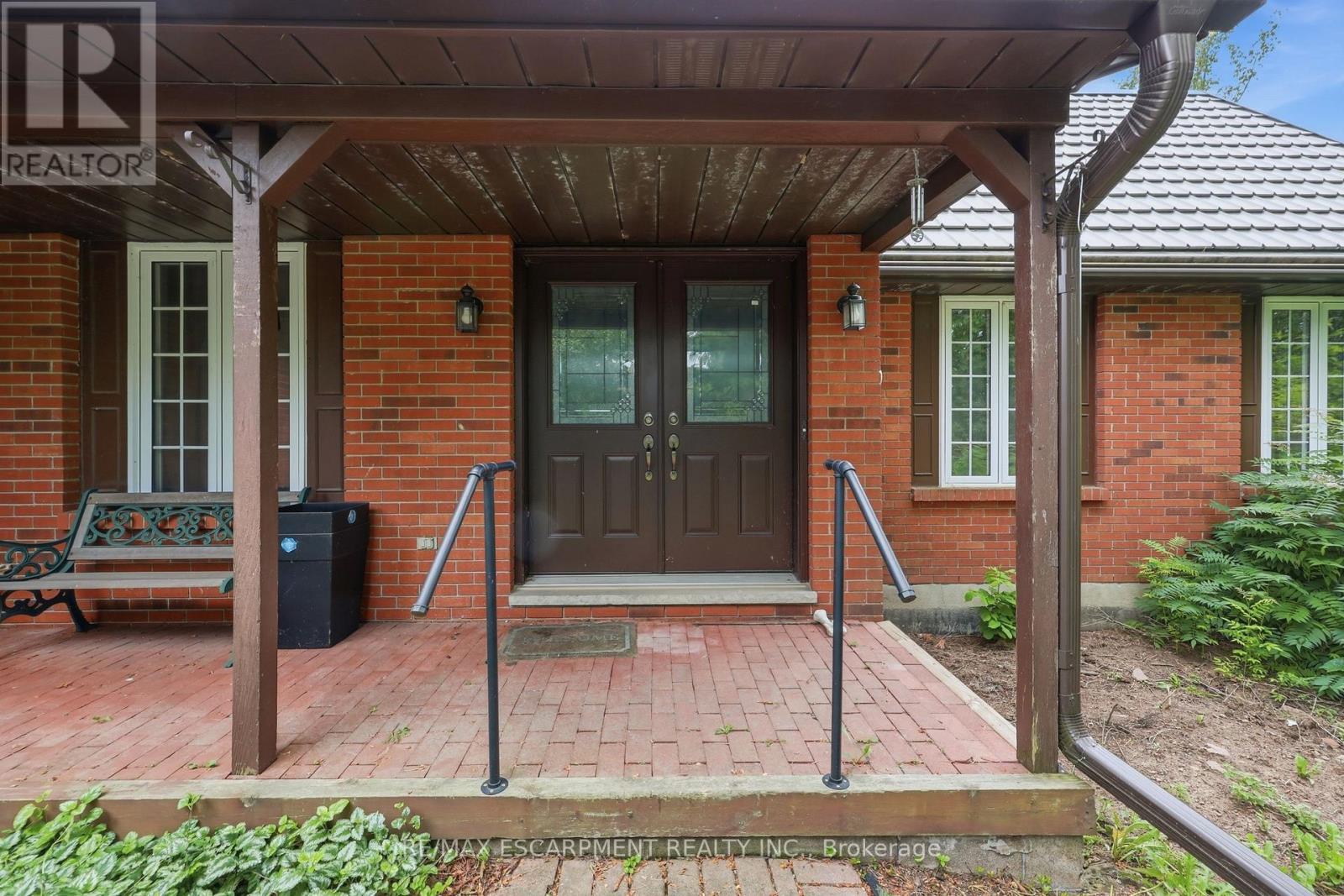2210 1 Sideroad, Burlington, ON - Outdoor With Exterior