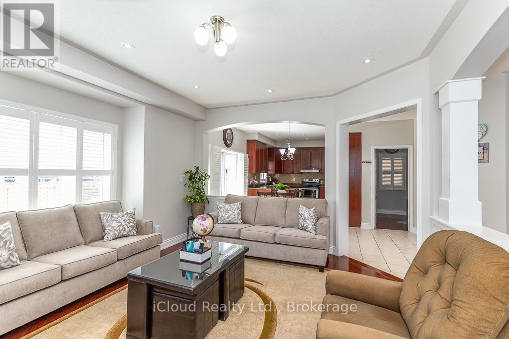 3340 Ferris Street, Burlington, ON - Indoor Photo Showing Living Room