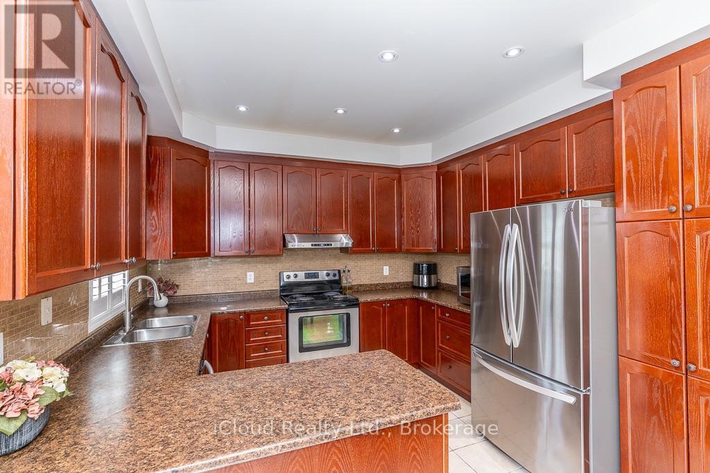 Kitchen - 3340 Ferris Street, Burlington, ON - Indoor Photo Showing Kitchen With Double Sink